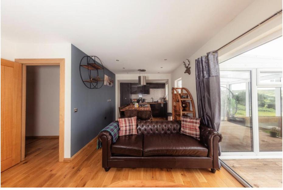 Luxury Cottage With Stunning Views Near Fairy Pools - School House 3 Carbost  Exteriér fotografie