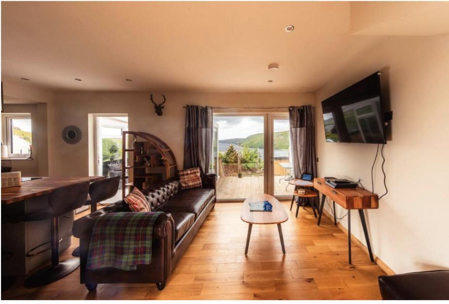 Luxury Cottage With Stunning Views Near Fairy Pools - School House 3 Carbost  Exteriér fotografie